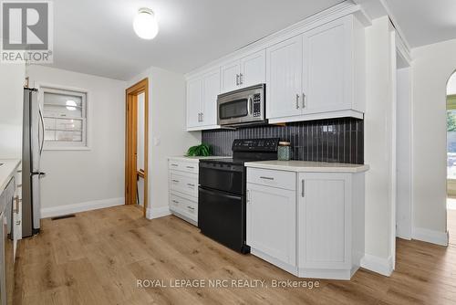 3754 Highland Drive, Fort Erie (Ridgeway), ON - Indoor Photo Showing Kitchen
