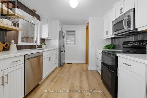 3754 Highland Drive, Fort Erie (Ridgeway), ON - Indoor Photo Showing Kitchen