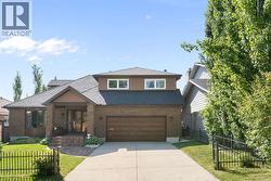 39 Coach Gate Way SW  Calgary, AB T3H 1L7