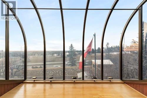 Upper sunroom - 39 Coach Gate Way Sw, Calgary, AB - Indoor Photo Showing Other Room
