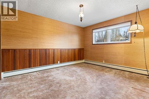 bed 3 up - 39 Coach Gate Way Sw, Calgary, AB - Indoor Photo Showing Other Room