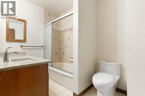 4 piece bath up - 39 Coach Gate Way Sw, Calgary, AB - Indoor Photo Showing Bathroom