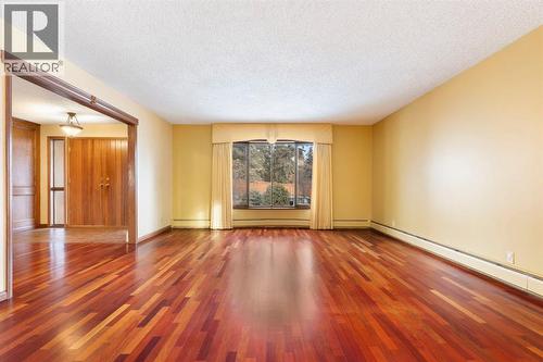 39 Coach Gate Way Sw, Calgary, AB - Indoor