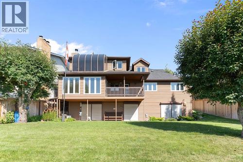 39 Coach Gate Way Sw, Calgary, AB - Outdoor