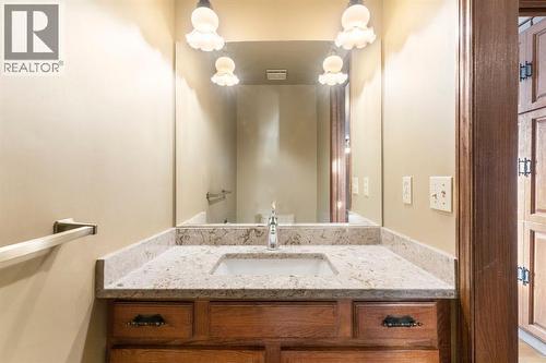 39 Coach Gate Way Sw, Calgary, AB - Indoor Photo Showing Bathroom