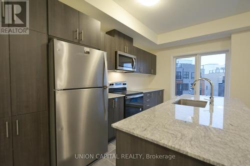 16 - 10 Liben Way, Toronto, ON - Indoor Photo Showing Kitchen With Upgraded Kitchen