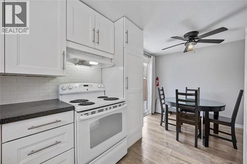 407 Murphy Road, Sarnia, ON - Indoor Photo Showing Kitchen