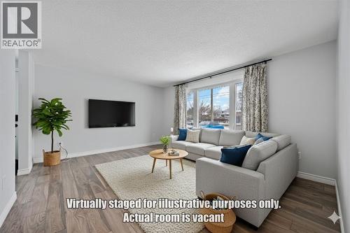 407 Murphy Road, Sarnia, ON - Indoor Photo Showing Living Room