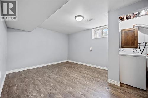 407 Murphy Road, Sarnia, ON - Indoor Photo Showing Laundry Room