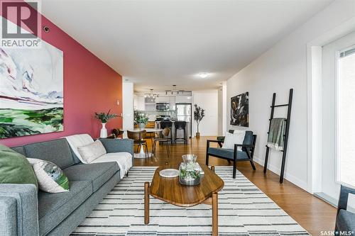 304B 415 Hunter Road, Saskatoon, SK - Indoor Photo Showing Living Room