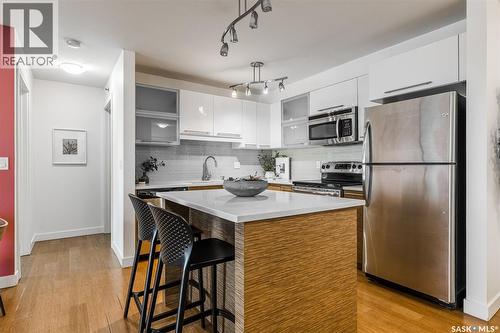 304B 415 Hunter Road, Saskatoon, SK - Indoor Photo Showing Kitchen With Stainless Steel Kitchen With Upgraded Kitchen