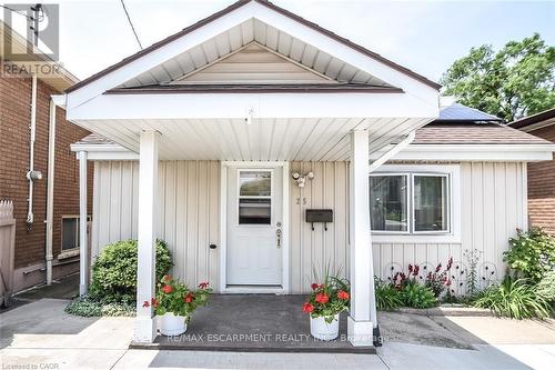 25 DELENA AVENUE N  Hamilton, ON L8H 6B5