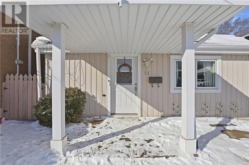 25 Delena Avenue N, Hamilton, ON - Outdoor With Exterior