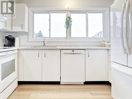 1214 Limberlost Road, London North (North I), ON - Indoor Photo Showing Kitchen