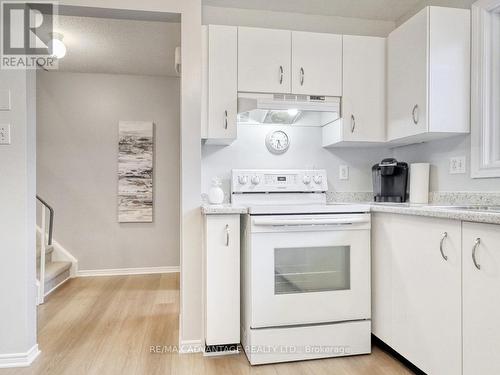 1214 Limberlost Road, London North (North I), ON - Indoor Photo Showing Kitchen