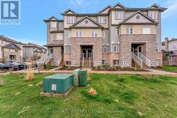 33 - 949 CUMMINGS AVENUE  Ottawa, ON K1J 7R9