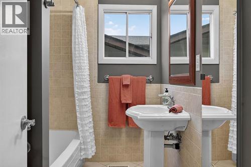 68 Bermondsey Rise Nw, Calgary, AB - Indoor Photo Showing Bathroom