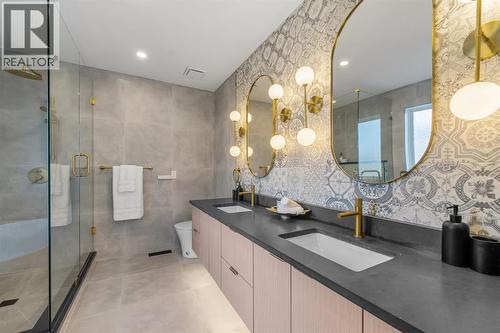 125 Discovery Place Sw, Calgary, AB - Indoor Photo Showing Bathroom