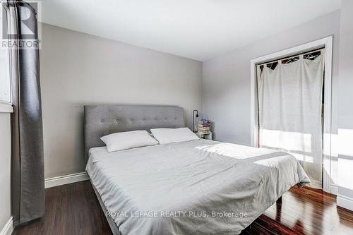 1980 Hartland Drive, Mississauga, ON - Indoor Photo Showing Bedroom