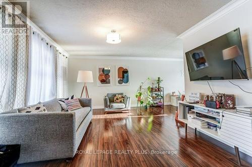 1980 Hartland Drive, Mississauga, ON - Indoor Photo Showing Living Room