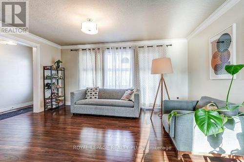 1980 Hartland Drive, Mississauga, ON - Indoor Photo Showing Living Room