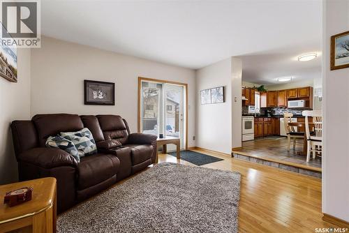 1243 James Crescent, Regina, SK - Indoor Photo Showing Living Room