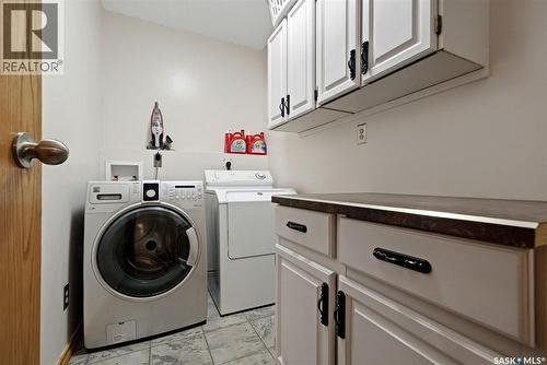 1243 James Crescent, Regina, SK - Indoor Photo Showing Laundry Room