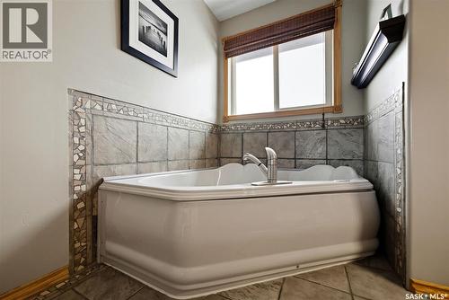 1243 James Crescent, Regina, SK - Indoor Photo Showing Bathroom