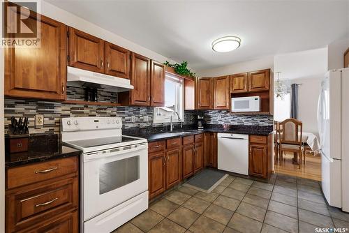 1243 James Crescent, Regina, SK - Indoor Photo Showing Kitchen