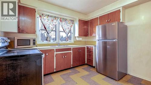 10 Marlowe Place Ne, Calgary, AB - Indoor Photo Showing Kitchen With Double Sink