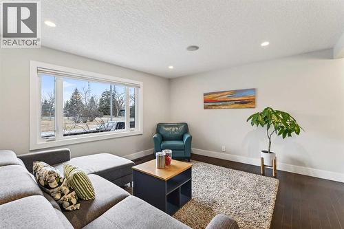 7 Westminster Place Sw, Calgary, AB - Indoor Photo Showing Other Room