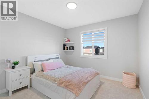 96 Emberside Glen, Cochrane, AB - Indoor Photo Showing Bedroom