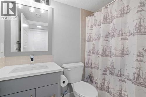 96 Emberside Glen, Cochrane, AB - Indoor Photo Showing Bathroom