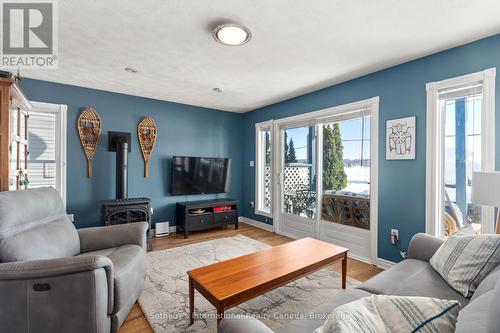 604 Champlain Road, Tiny, ON - Indoor Photo Showing Living Room