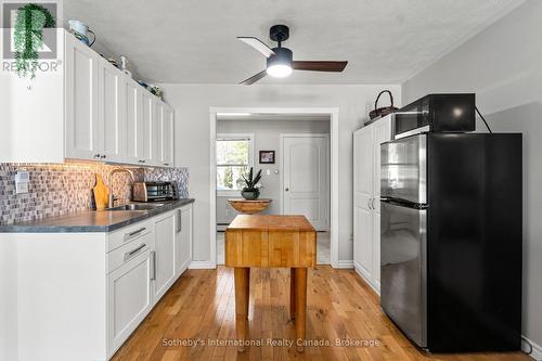 604 Champlain Road, Tiny, ON - Indoor Photo Showing Kitchen