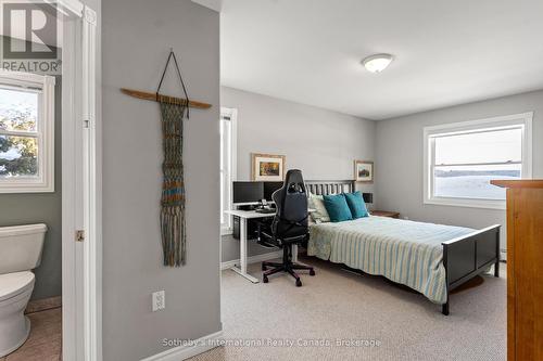 604 Champlain Road, Tiny, ON - Indoor Photo Showing Bedroom