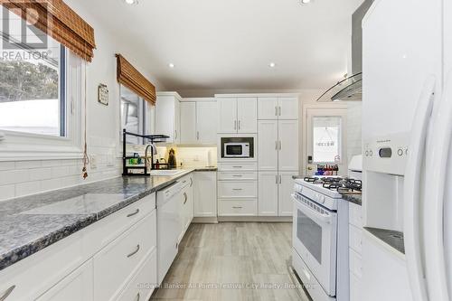 202 Bennett Street W, Goderich (Goderich (Town)), ON - Indoor Photo Showing Kitchen