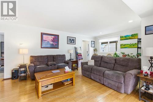 202 Bennett Street W, Goderich (Goderich (Town)), ON - Indoor Photo Showing Living Room