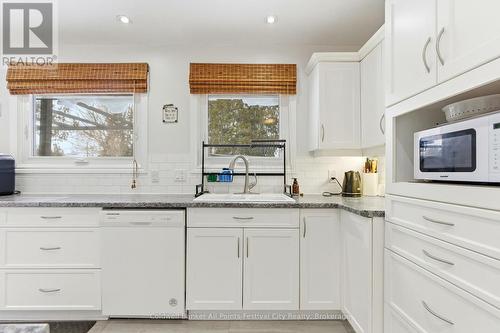 202 Bennett Street W, Goderich (Goderich (Town)), ON - Indoor Photo Showing Kitchen