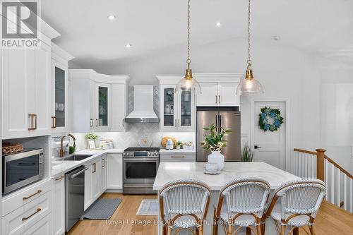 15 Pinecone Avenue, Tiny, ON - Indoor Photo Showing Kitchen With Upgraded Kitchen