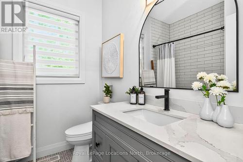 15 Pinecone Avenue, Tiny, ON - Indoor Photo Showing Bathroom