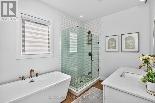 15 Pinecone Avenue, Tiny, ON - Indoor Photo Showing Bathroom