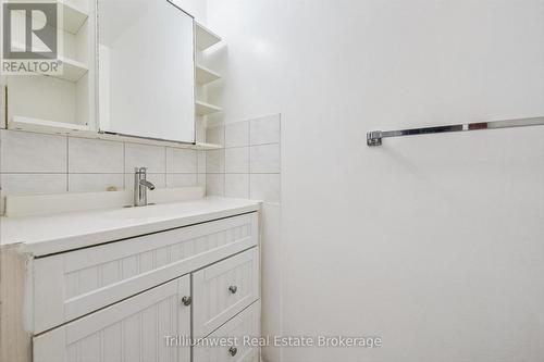 49 - 900 Central Park Drive, Brampton (Northgate), ON - Indoor Photo Showing Bathroom