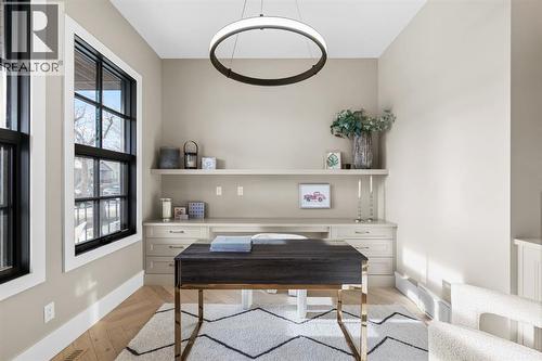 1604 48 Avenue Sw, Calgary, AB - Indoor