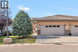 33 Shannon Estates Terrace SW  Calgary, AB T2Y 4C3