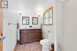 Primary ensuite two-sink quartz vanity - 