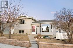 10 Carolina Drive W  Cochrane, AB T4C 1C2