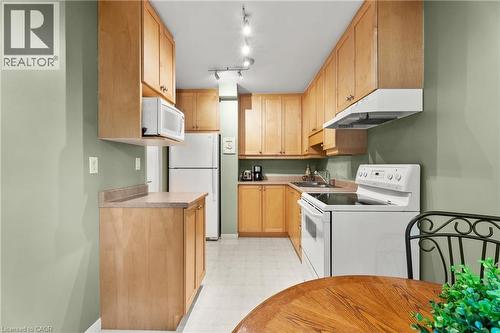 444 Stone Church Road W Unit# N1, Hamilton, ON - Indoor Photo Showing Kitchen