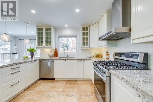 2959 Kingsway Drive, Oakville, ON - Indoor Photo Showing Kitchen With Double Sink With Upgraded Kitchen