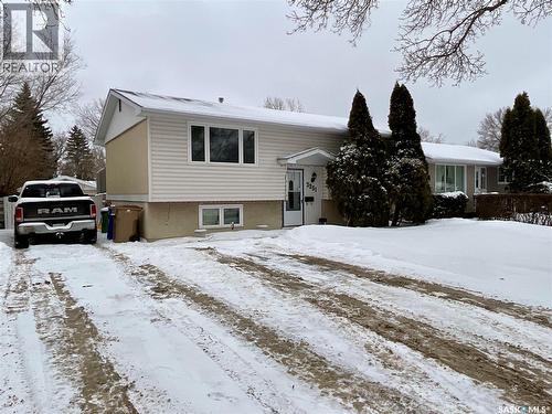 2231 Dewdney Avenue E, Regina, SK - Outdoor